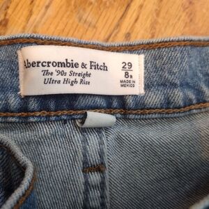 Abercrombie & Fitch '90s Straight Ultra High Rise Jeans - Blue